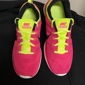 Nike womens Flyknit One Sz9. Used-like NEW.